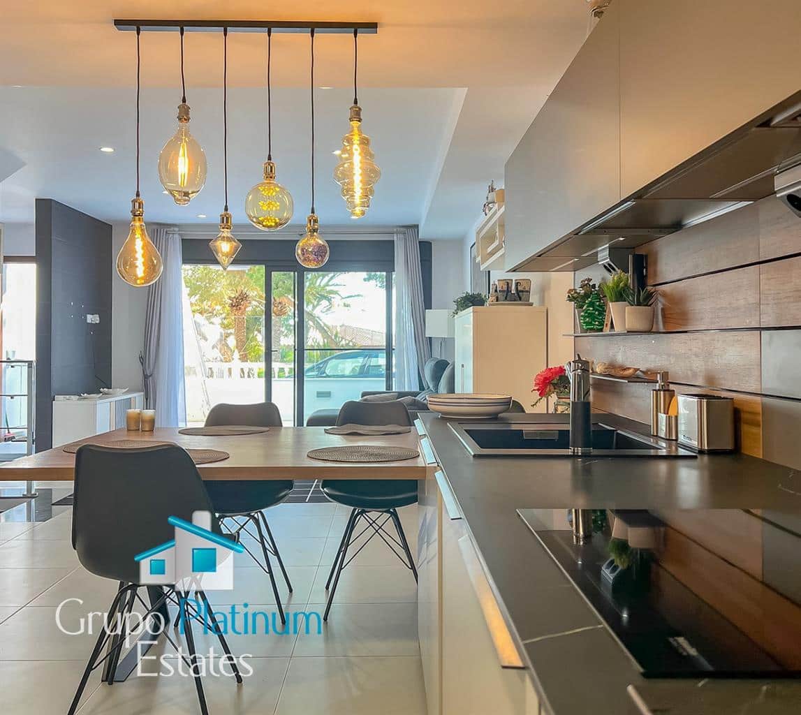 3 slaapkamer Rijtjeshuis te koop in San Juan de los Terreros - € 395.000 (Ref: 9246535)