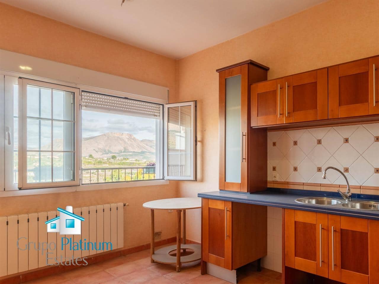 6 slaapkamer Rijtjeshuis te koop in Velez-Rubio - € 260.000 (Ref: 9347073)