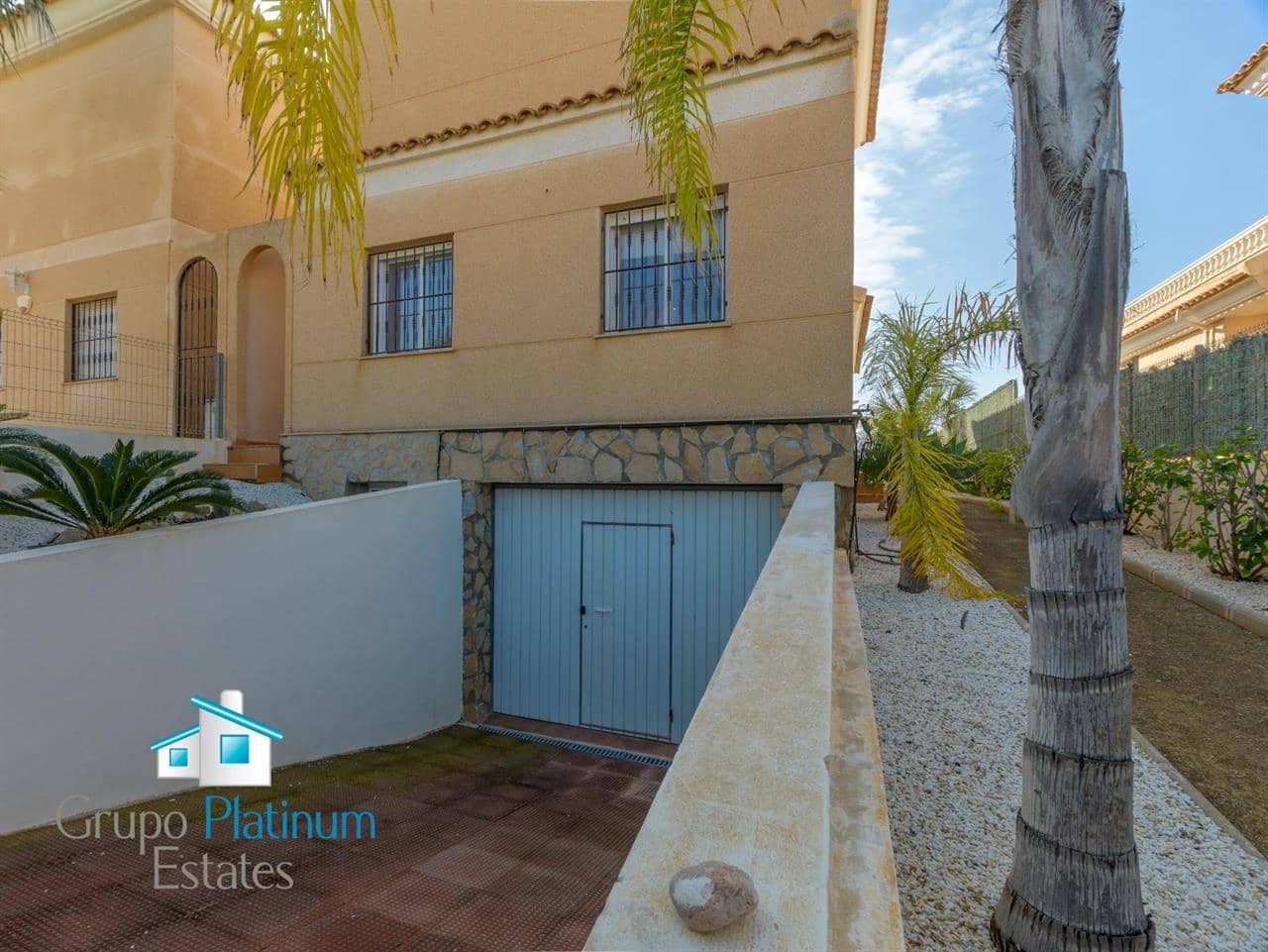 Adosado de 3 habitaciones en San Juan de los Terreros en venta con piscina - 420.000 € (Ref: 9468275)