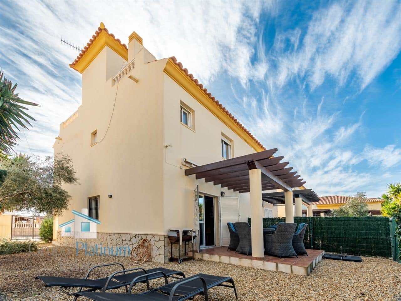 3 slaapkamer Rijtjeshuis te koop in San Juan de los Terreros met zwembad - € 285.000 (Ref: 9564923)