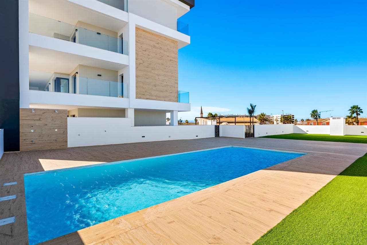 3 soveværelse Penthouse til salg i Los Alcazares med swimmingpool - € 419.900 (Ref: 9568294)