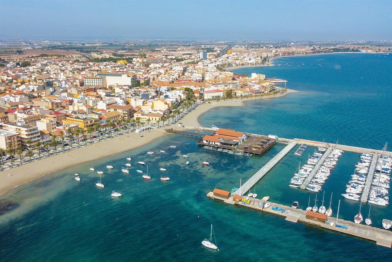 Apartamento de 3 habitaciones en Los Alcázares en venta con piscina - 349.900 € (Ref: 9570919)