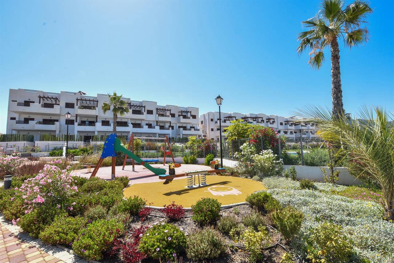2 soverom Penthouse til salgs i San Juan de los Terreros med svømmebasseng - € 219 000 (Ref: 9661674)
