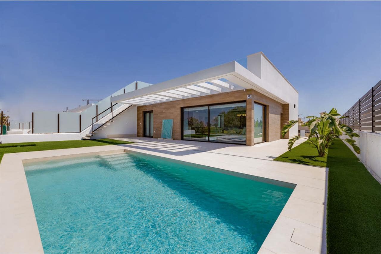 4 makuuhuone Huvila myytävänä paikassa Los Alcazares mukana uima-altaan - 695 000 € (Ref: 9661675)