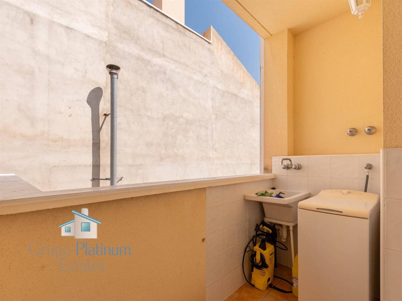 3 bedroom Penthouse for sale in Los Lobos - € 119,950 (Ref: 9726496)