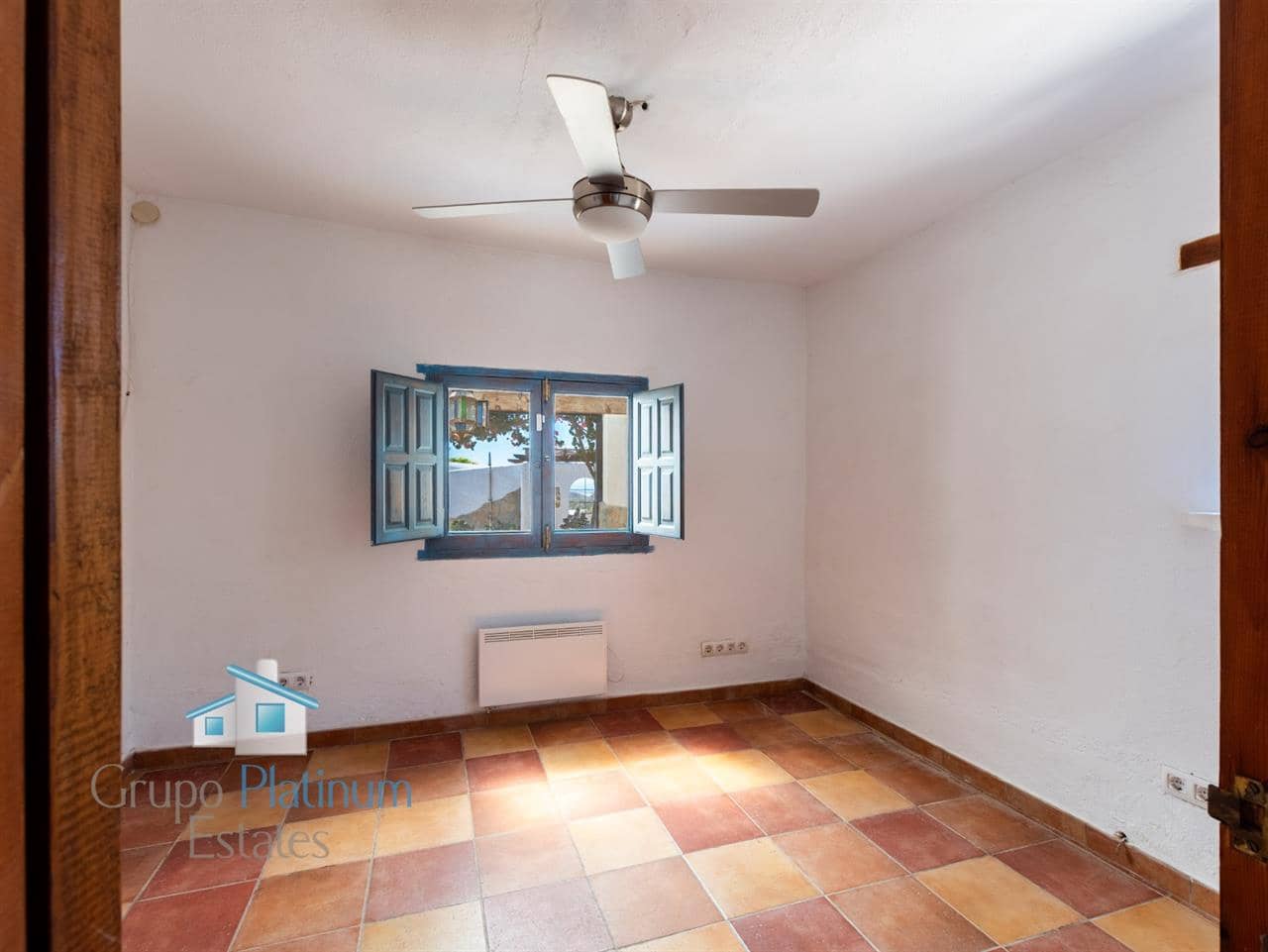 10 bedroom Villa for sale in Pilar de Jaravia with pool - € 379,000 (Ref: 9937770)