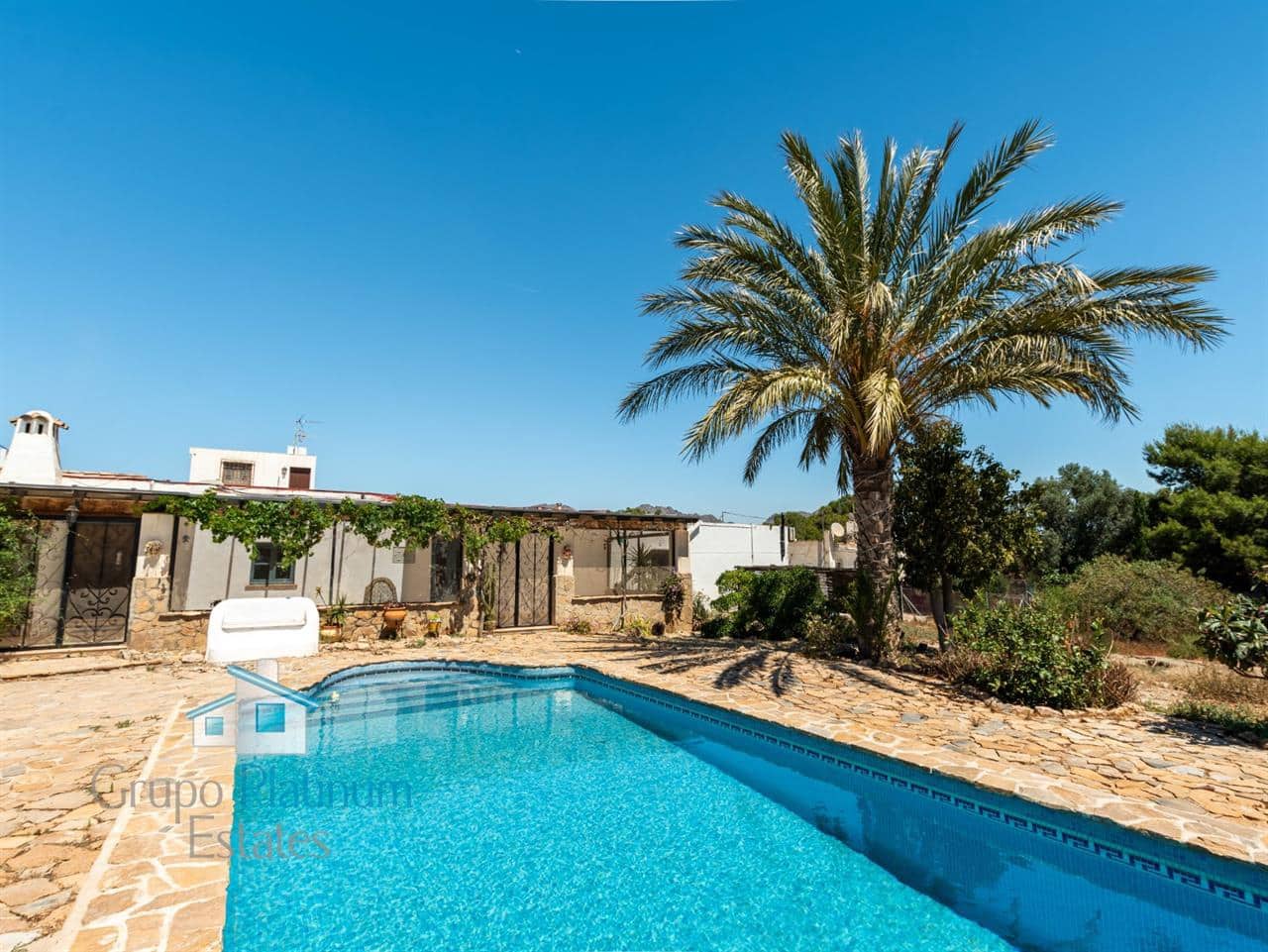 10 bedroom Villa for sale in Pilar de Jaravia with pool - € 379,000 (Ref: 9937770)