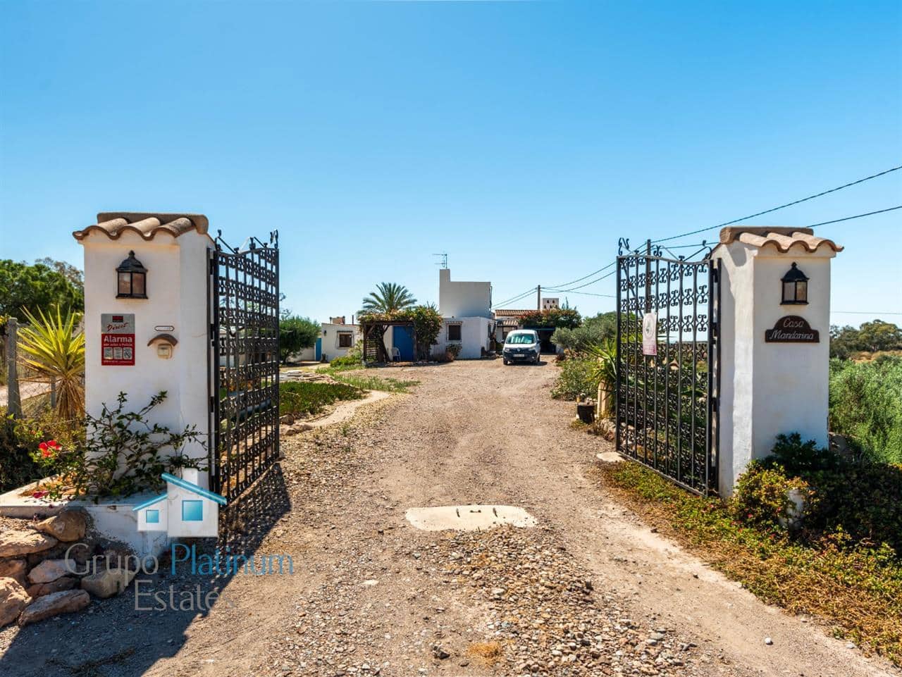 10 bedroom Villa for sale in Pilar de Jaravia with pool - € 379,000 (Ref: 9937770)