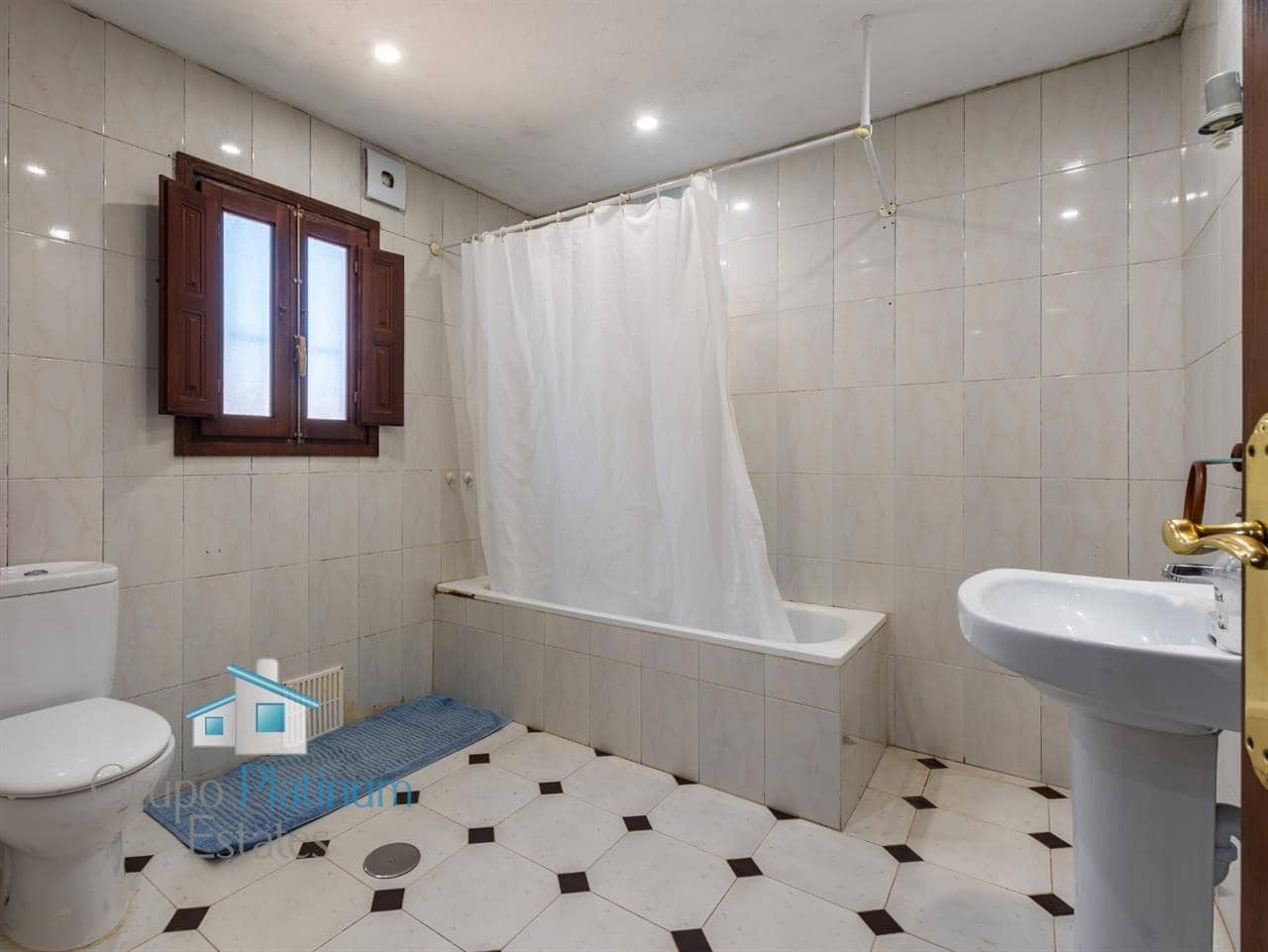 10 bedroom Villa for sale in Pilar de Jaravia with pool - € 379,000 (Ref: 9937770)