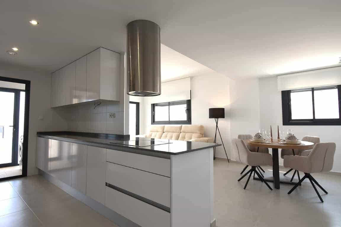 2 Zimmer Apartment zu verkaufen in San Miguel de Salinas mit Pool Garage - 245.000 € (Ref: 10049849)