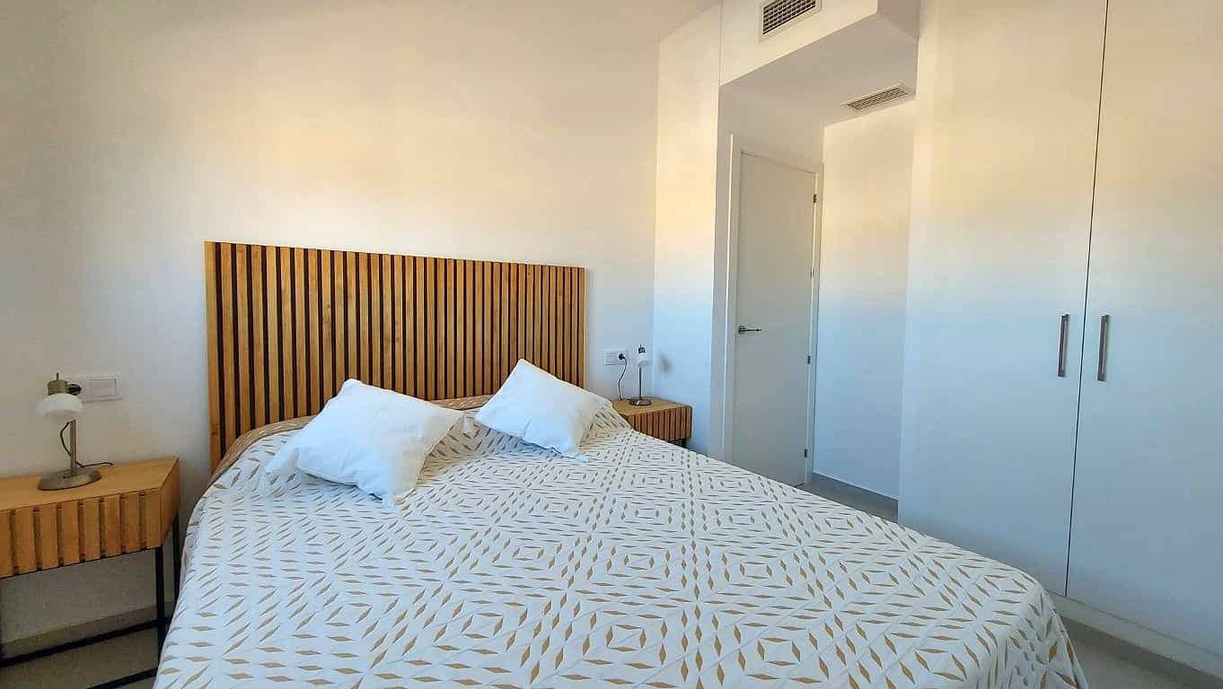 2 Zimmer Apartment zu verkaufen in San Miguel de Salinas mit Pool Garage - 245.000 € (Ref: 10049849)