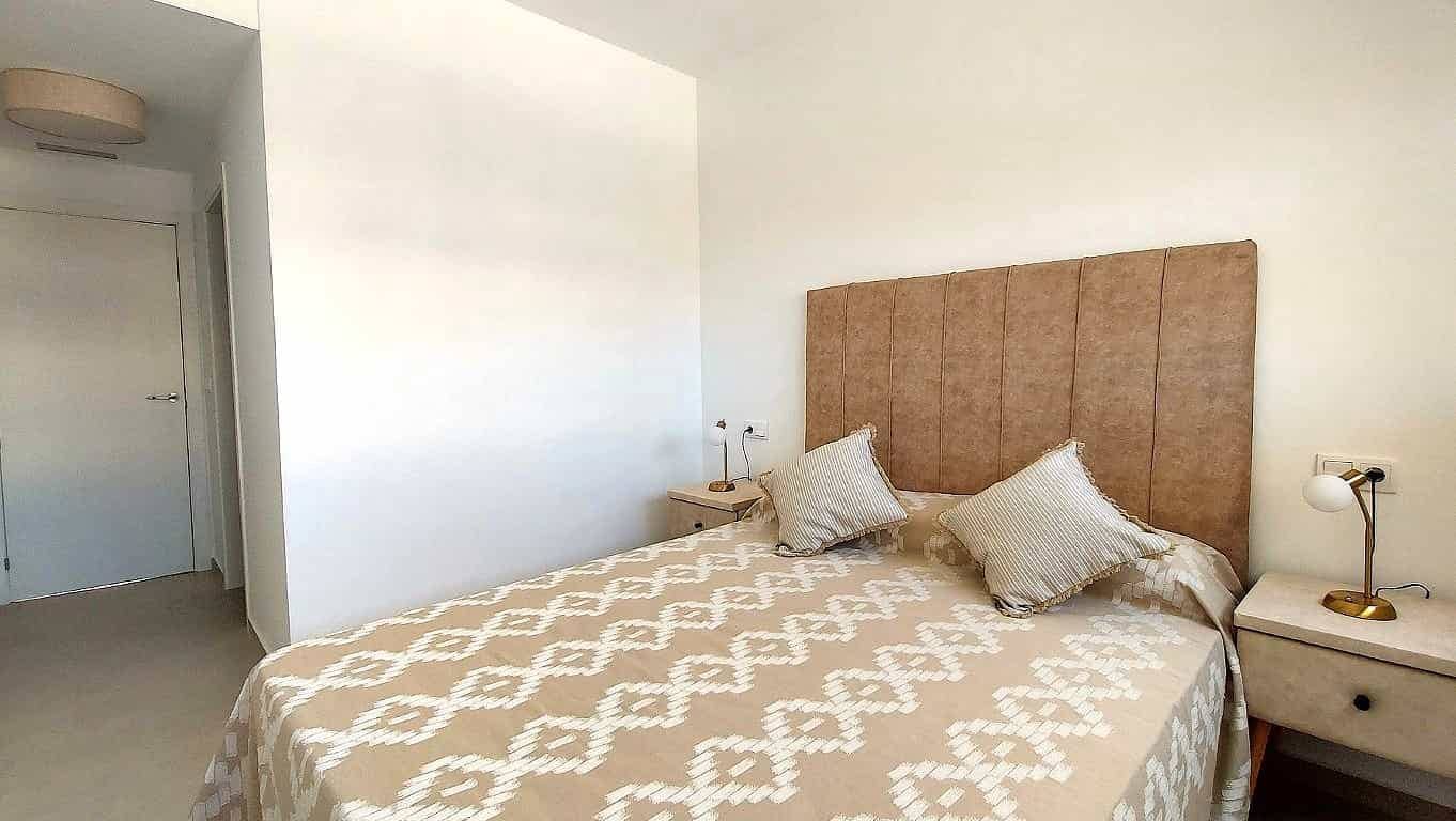 2 Zimmer Apartment zu verkaufen in San Miguel de Salinas mit Pool Garage - 245.000 € (Ref: 10049849)