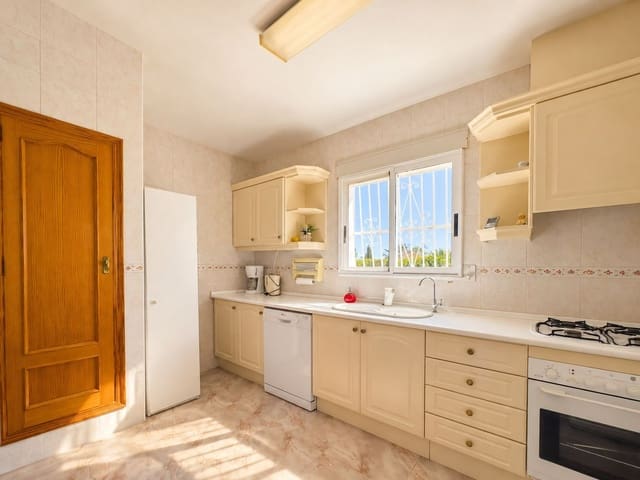 3 soverom Villa til salgs i La Nucia med svømmebasseng garasje - € 445 000 (Ref: 10090099)