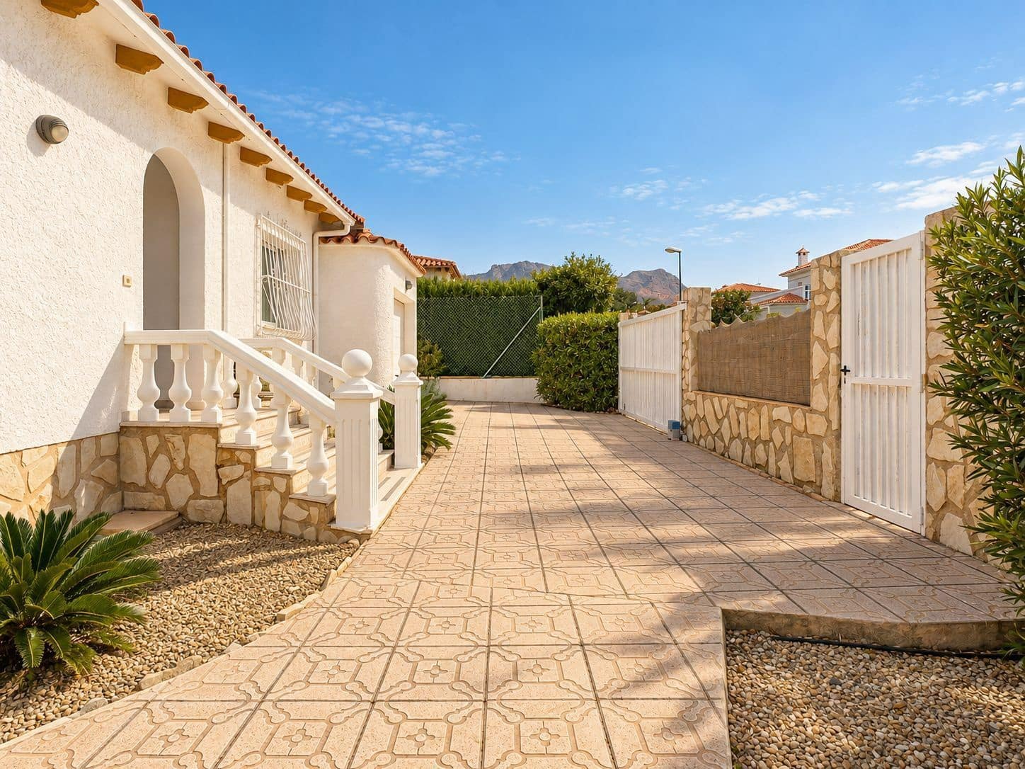 3 soverom Villa til salgs i La Nucia med svømmebasseng garasje - € 445 000 (Ref: 10090099)