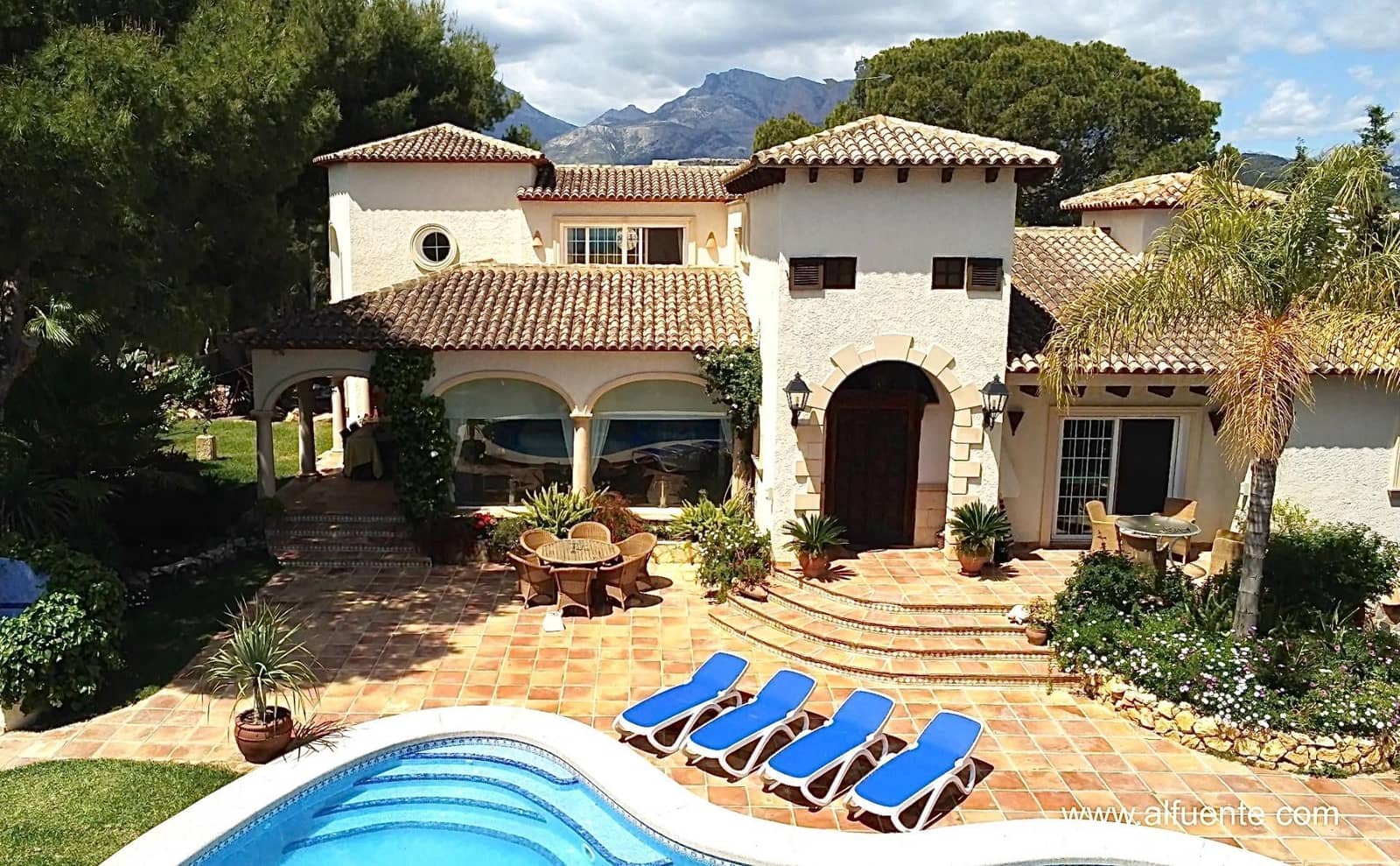 5 slaapkamer Villa te koop in Alfaz del Pi / L'Alfas del Pi met zwembad garage - € 1.575.000 (Ref: 10097527)