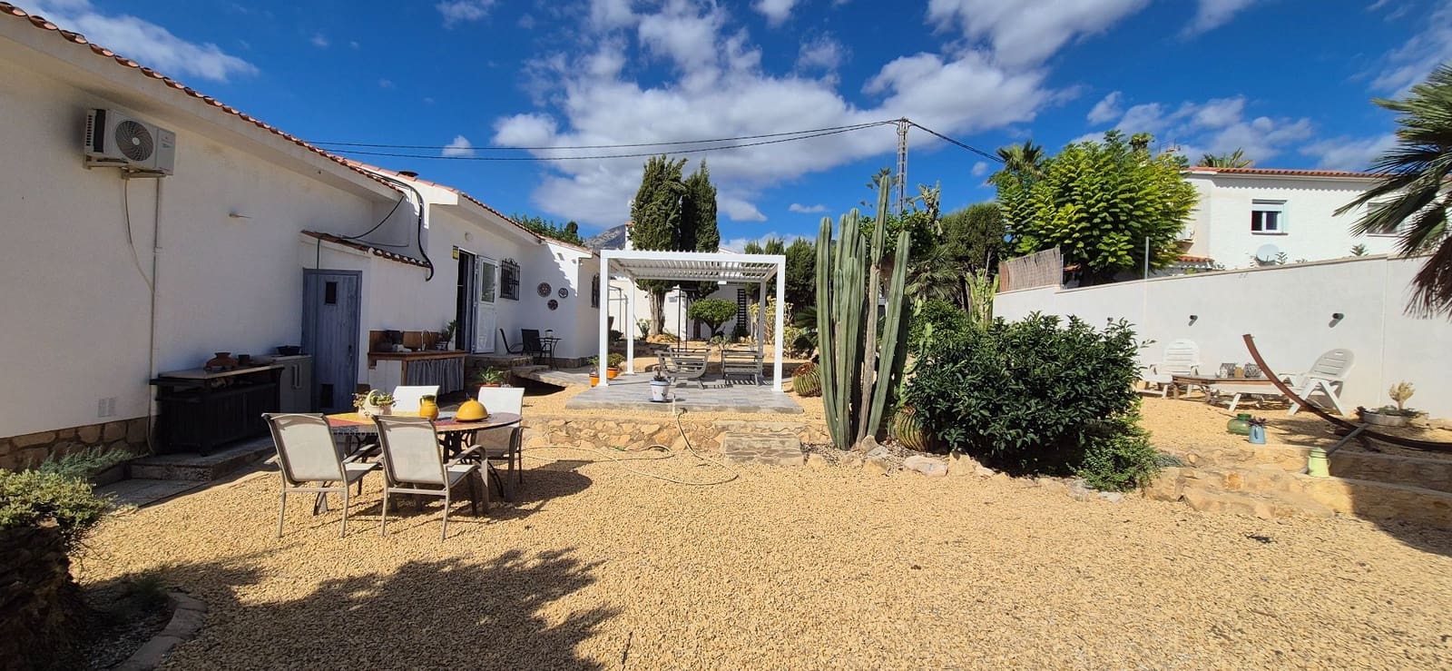 3 bedroom Villa for sale in La Nucia with pool garage - € 549,000 (Ref: 10148294)