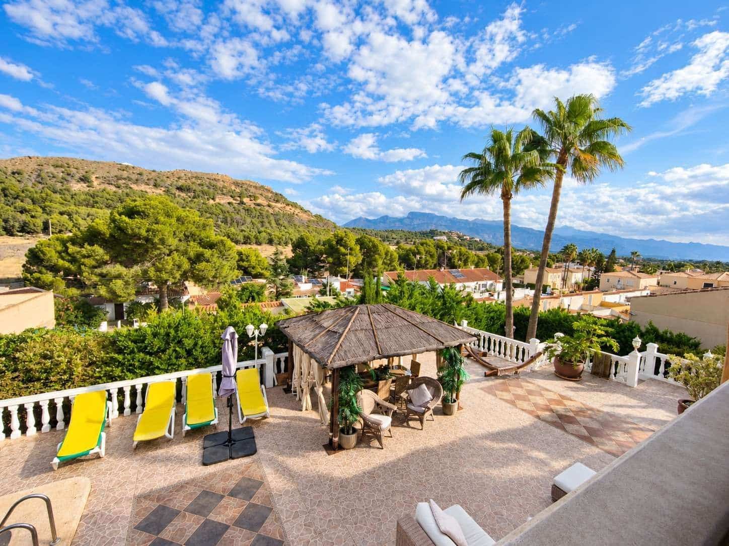 3 bedroom Villa for sale in La Nucia with pool garage - € 550,000 (Ref: 10162115)