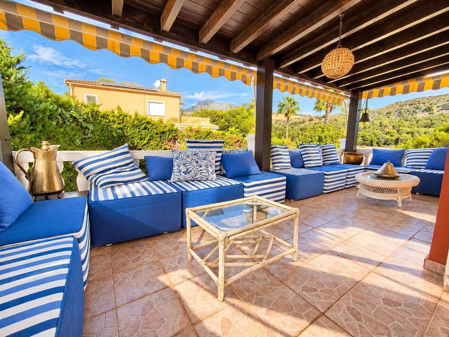 3 bedroom Villa for sale in La Nucia with pool garage - € 550,000 (Ref: 10162115)