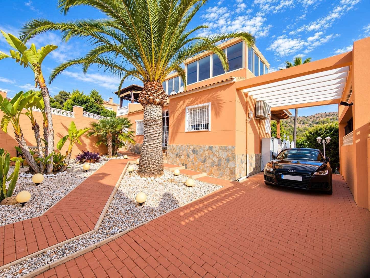 3 bedroom Villa for sale in La Nucia with pool garage - € 550,000 (Ref: 10162115)