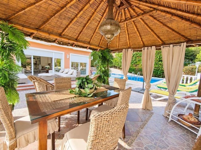 3 sypialnia Willa na sprzedaż w La Nucia z basenem garażem - 550 000 € (Ref: 10162115)