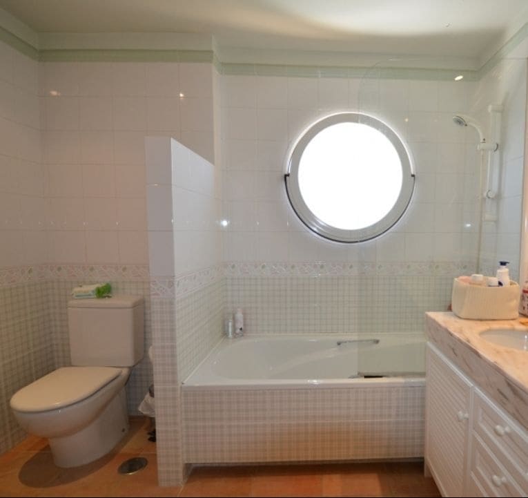 4 slaapkamer Villa te koop in Benidorm met zwembad garage - € 950.000 (Ref: 6989832)