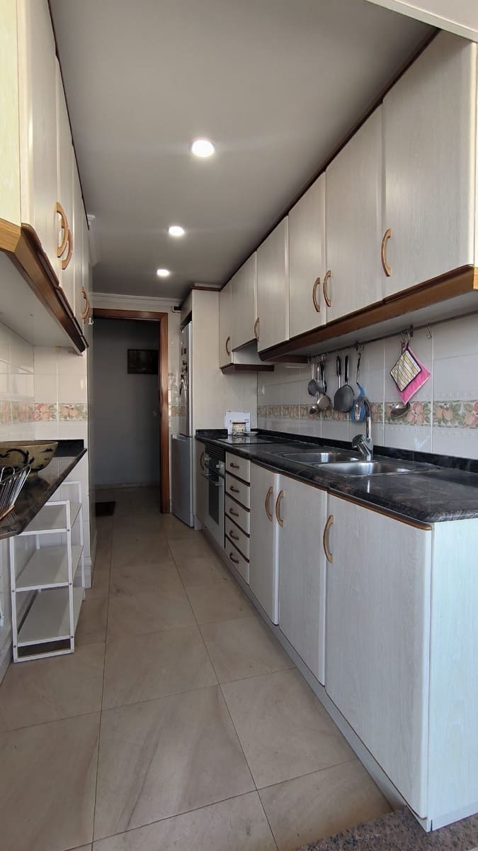 4 bedroom Flat for sale in Benidorm with garage - € 555,000 (Ref: 8072650)