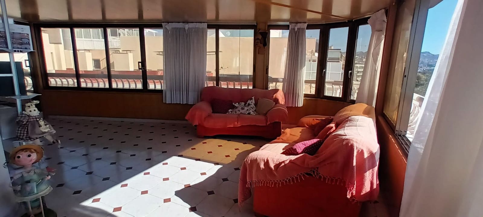 4 bedroom Flat for sale in Benidorm with garage - € 555,000 (Ref: 8072650)