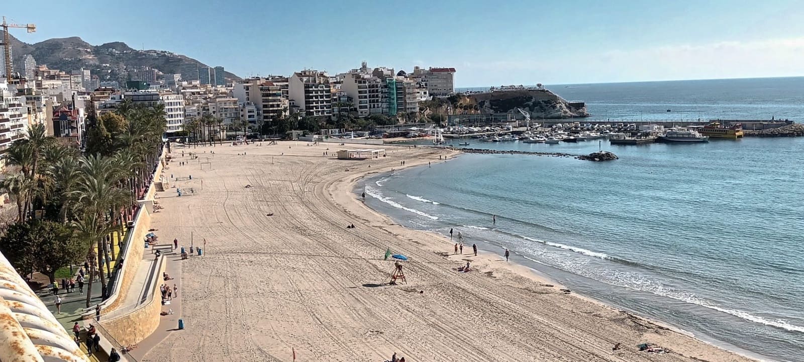 4 bedroom Flat for sale in Benidorm with garage - € 555,000 (Ref: 8072650)