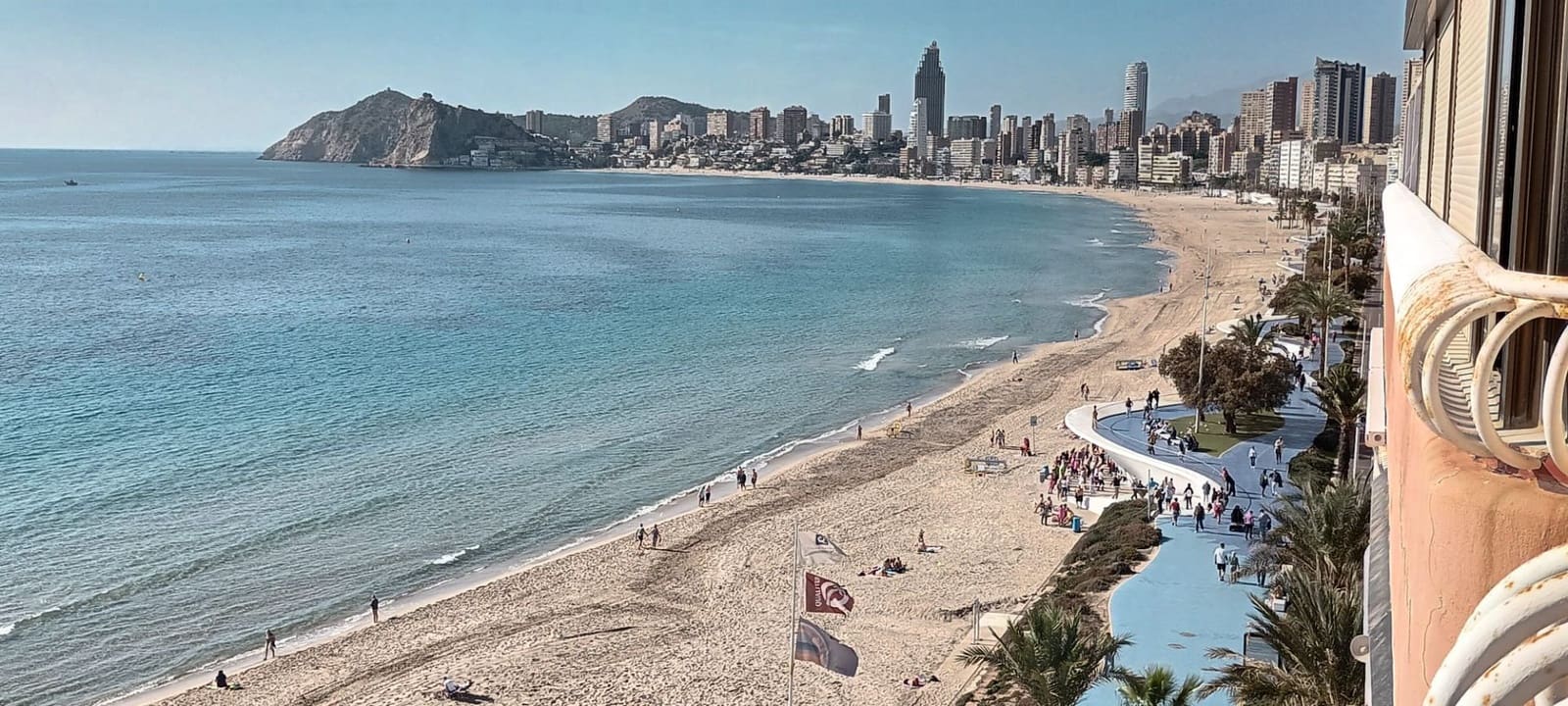 4 bedroom Flat for sale in Benidorm with garage - € 555,000 (Ref: 8072650)