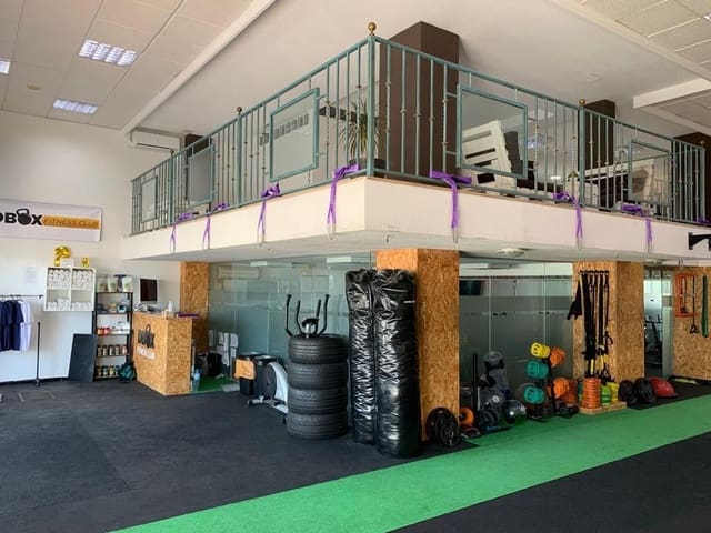 Kaupallinen myytävänä paikassa Alfaz del Pi / L'Alfàs del Pi - 289 000 € (Ref: 8449885)