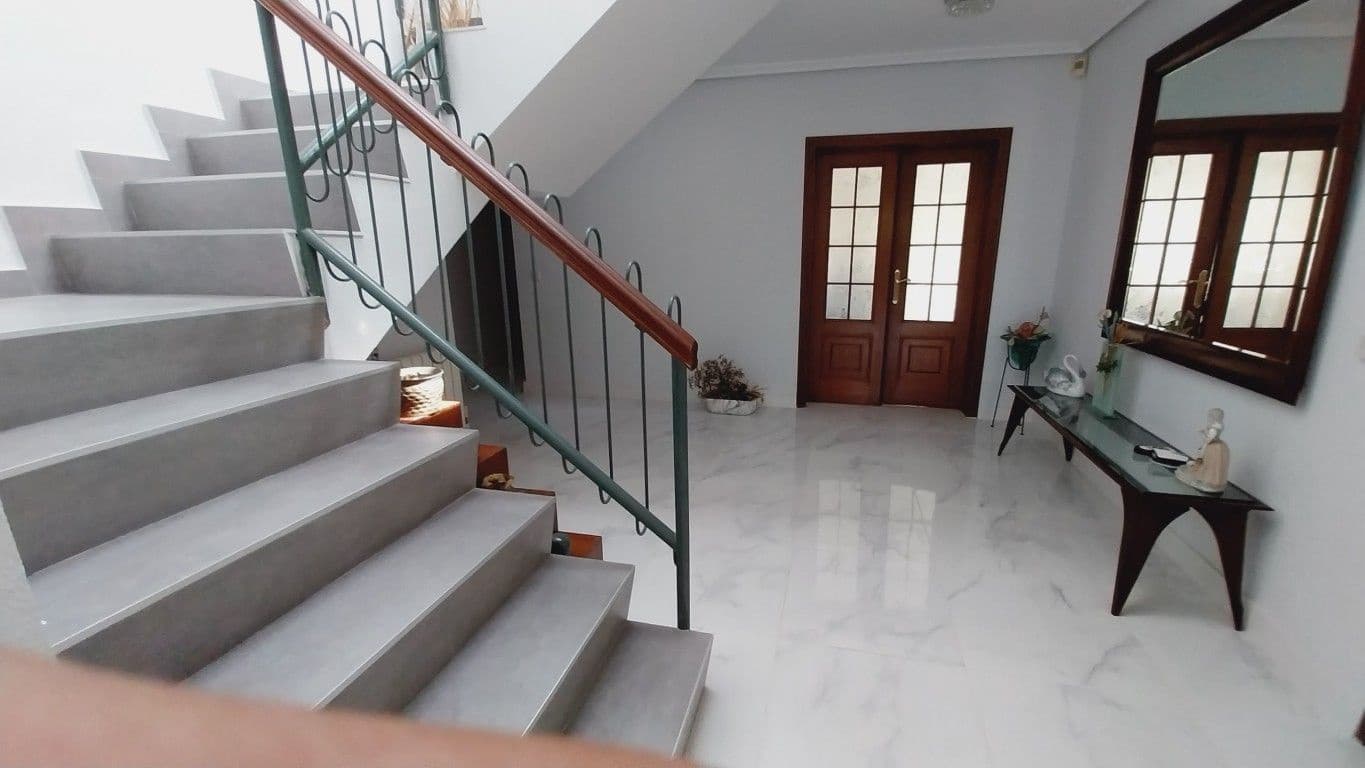 5 bedroom Villa for sale in Benidorm with pool - € 735,000 (Ref: 8449886)