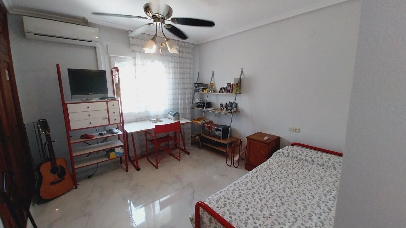 5 bedroom Villa for sale in Benidorm with pool - € 735,000 (Ref: 8449886)