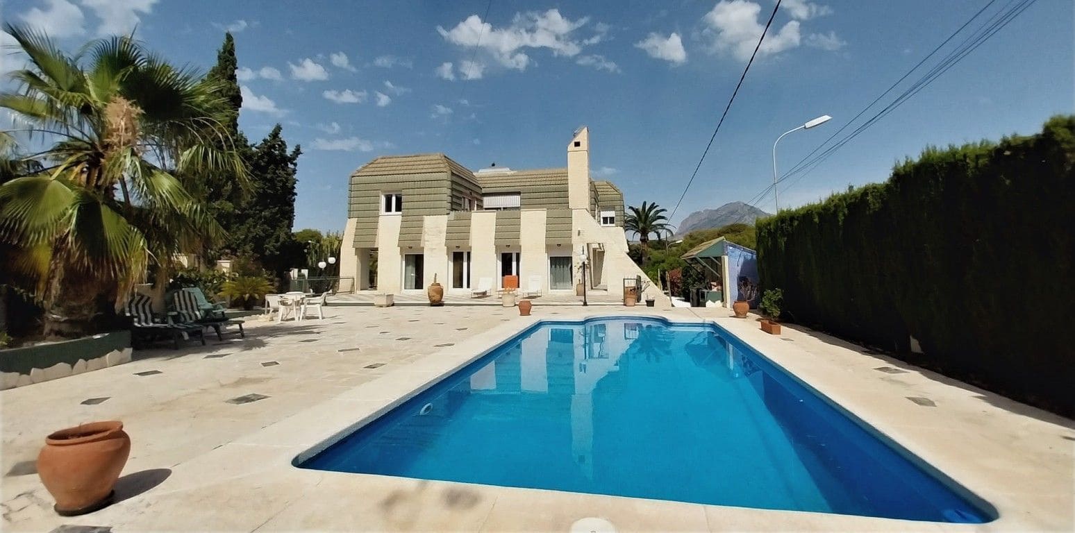 5 bedroom Villa for sale in Benidorm with pool - € 735,000 (Ref: 8449886)