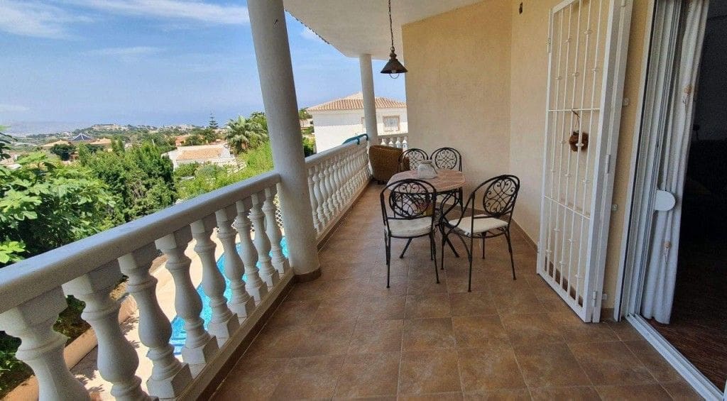 5 bedroom Villa for sale in Alfaz del Pi / L'Alfas del Pi with pool - € 550,000 (Ref: 8469960)