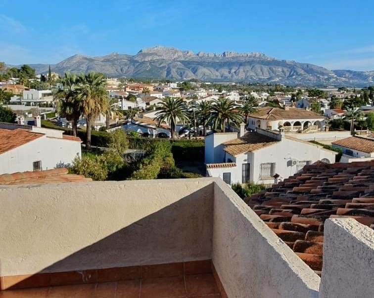 5 bedroom Villa for sale in Alfaz del Pi / L'Alfas del Pi with pool - € 550,000 (Ref: 8469960)