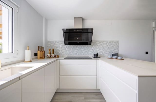 4 soverom Villa til salgs i Pueblo - Urbanizaciones, Alfaz del Pi / L'Alfàs del Pi med svømmebasseng garasje - € 1 195 000 (Ref: 8475830)