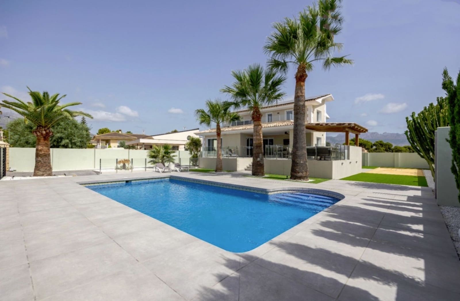 4 soverom Villa til salgs i Alfaz del Pi / L'Alfas del Pi med svømmebasseng garasje - € 1 195 000 (Ref: 8475830)