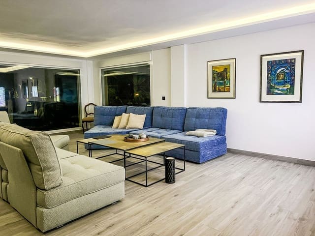 4 soverom Villa til salgs i Pueblo - Urbanizaciones, Alfaz del Pi / L'Alfàs del Pi med svømmebasseng garasje - € 1 195 000 (Ref: 8475830)