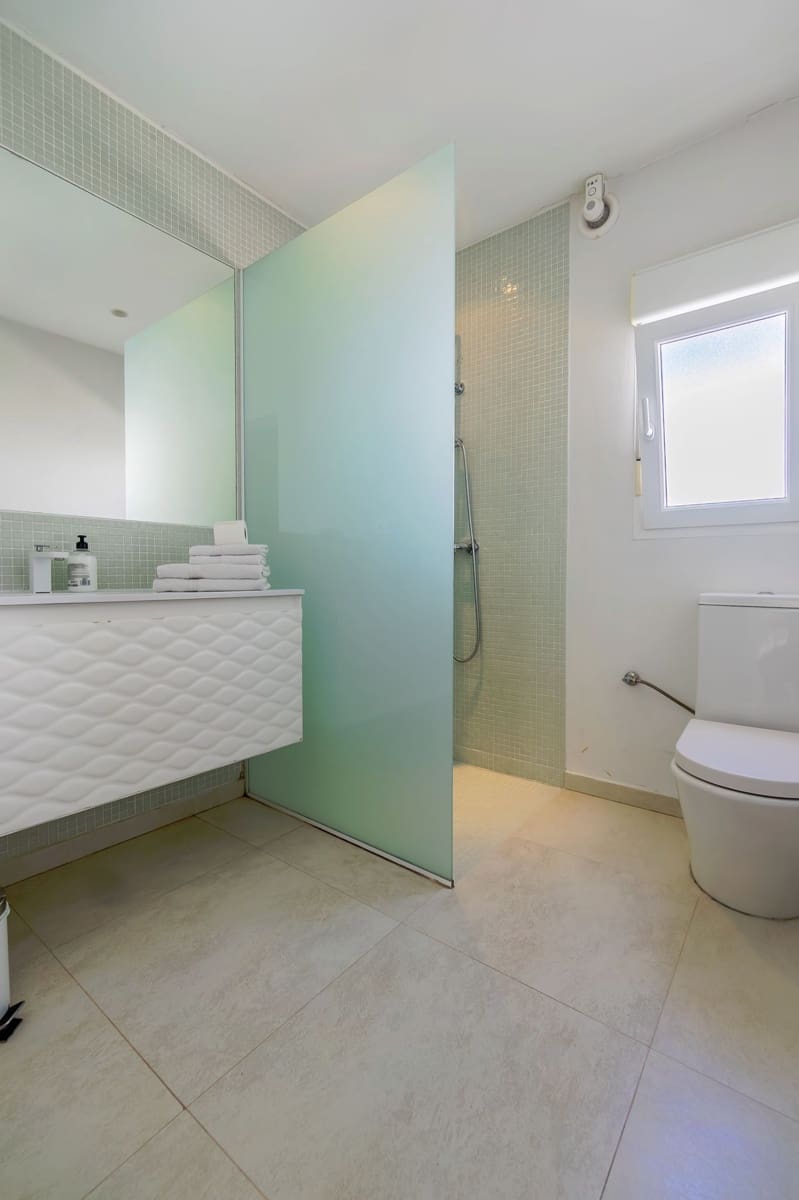 5 makuuhuone Huvila myytävänä paikassa La Nucia mukana uima-altaan 
autotalli - 695 000 € (Ref: 8797140)