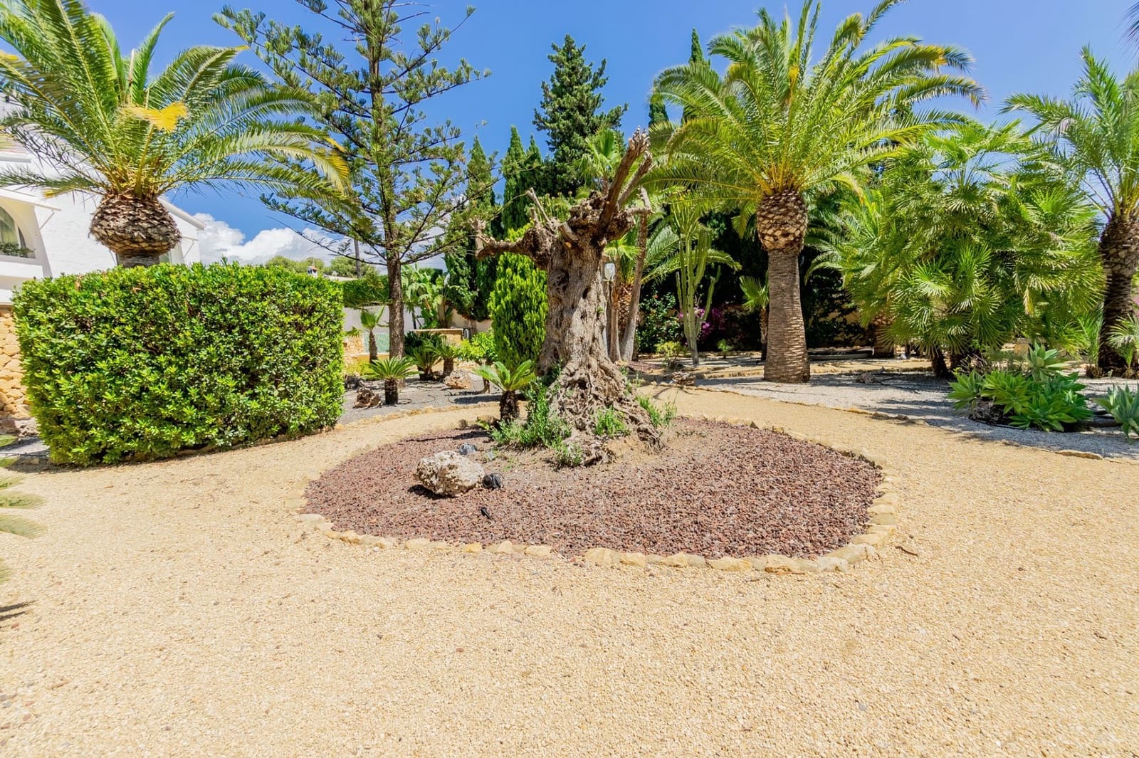 5 makuuhuone Huvila myytävänä paikassa La Nucia mukana uima-altaan 
autotalli - 695 000 € (Ref: 8797140)