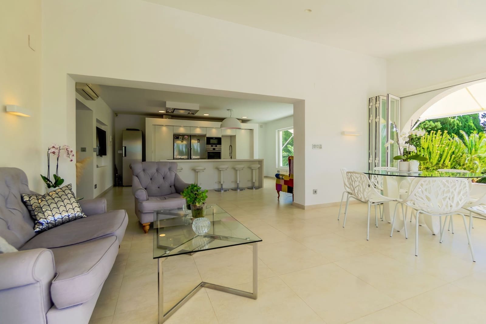 5 makuuhuone Huvila myytävänä paikassa La Nucia mukana uima-altaan 
autotalli - 695 000 € (Ref: 8797140)