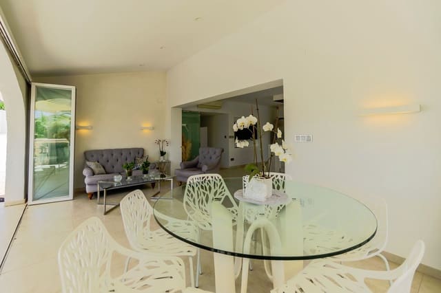 5 makuuhuone Huvila myytävänä paikassa La Nucia mukana uima-altaan 
autotalli - 695 000 € (Ref: 8797140)