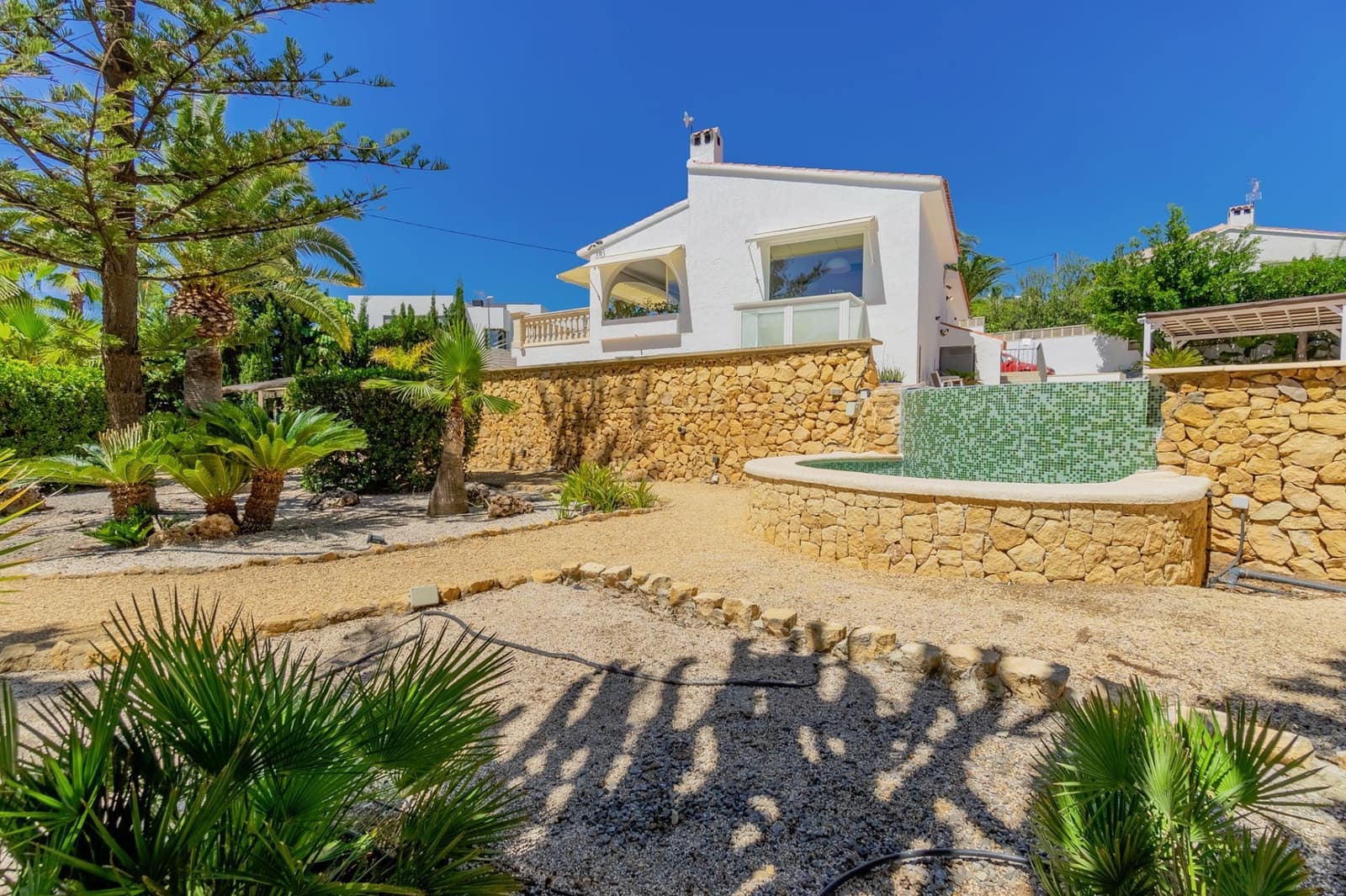 5 makuuhuone Huvila myytävänä paikassa La Nucia mukana uima-altaan 
autotalli - 695 000 € (Ref: 8797140)