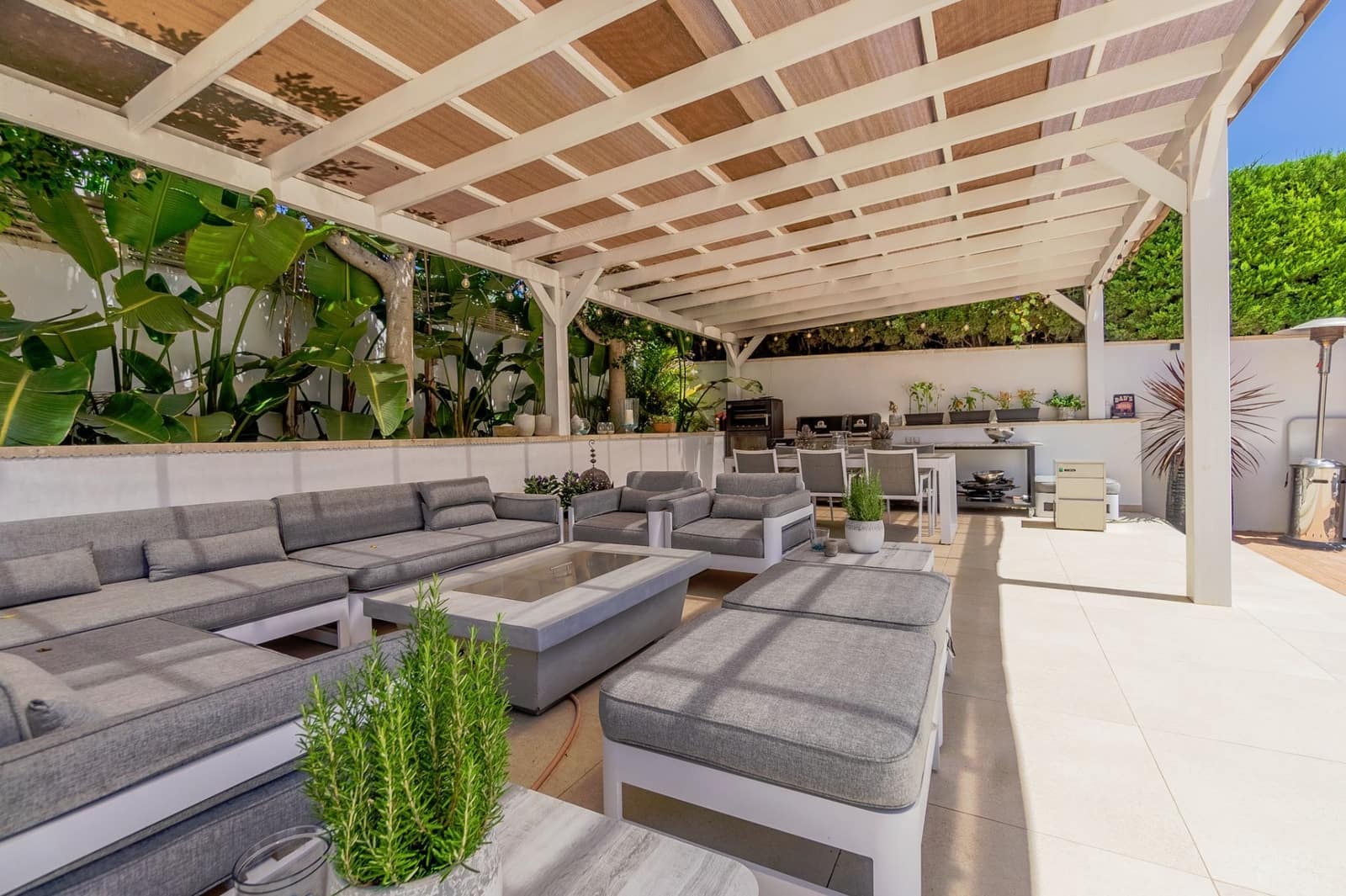 5 makuuhuone Huvila myytävänä paikassa La Nucia mukana uima-altaan 
autotalli - 695 000 € (Ref: 8797140)