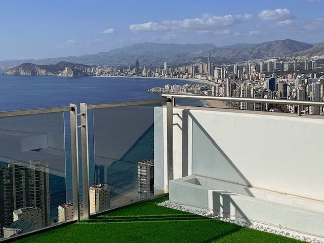 2 soverom Penthouse til salgs i Benidorm med svømmebasseng garasje - € 890 000 (Ref: 8892782)
