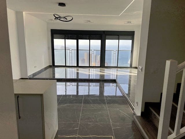 2 soverom Penthouse til salgs i Benidorm med svømmebasseng garasje - € 890 000 (Ref: 8892782)