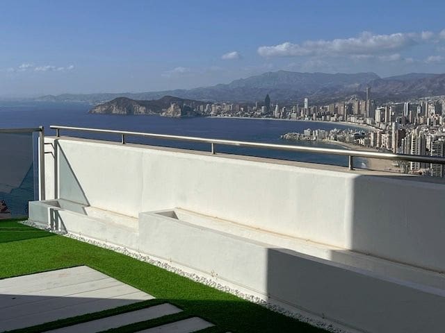 2 soverom Penthouse til salgs i Benidorm med svømmebasseng garasje - € 890 000 (Ref: 8892782)