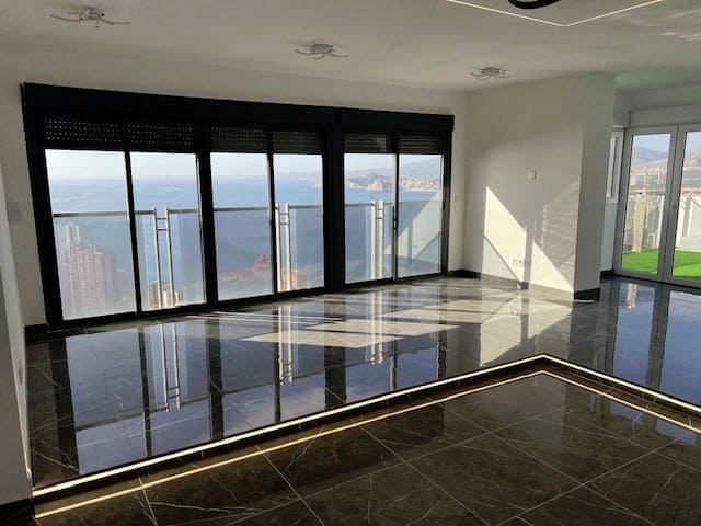 2 soverom Penthouse til salgs i Benidorm med svømmebasseng garasje - € 890 000 (Ref: 8892782)
