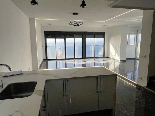 2 soverom Penthouse til salgs i Benidorm med svømmebasseng garasje - € 890 000 (Ref: 8892782)