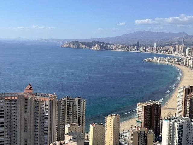 2 soverom Penthouse til salgs i Benidorm med svømmebasseng garasje - € 890 000 (Ref: 8892782)